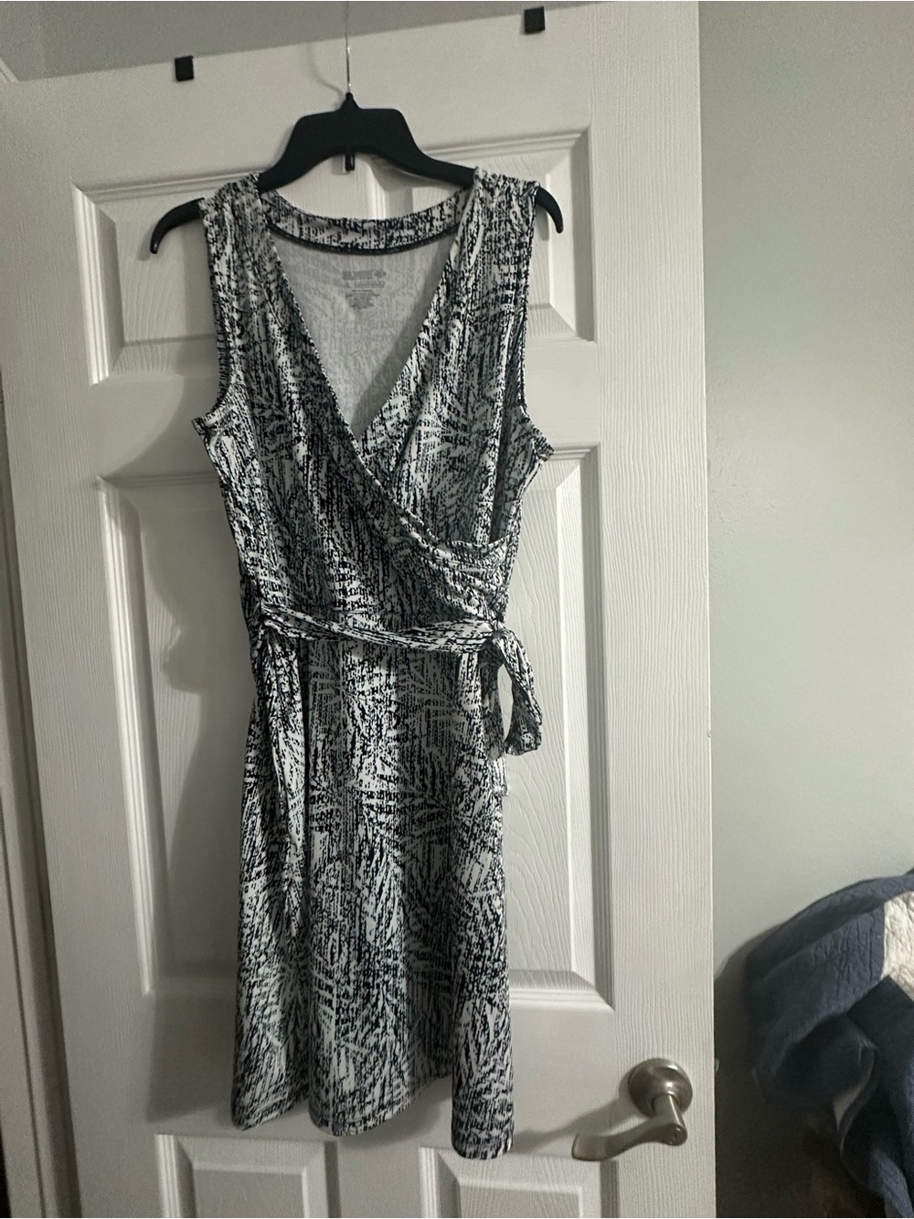 Reel Legends Sleeveless Black and White Wrap Dress with Tie Waist